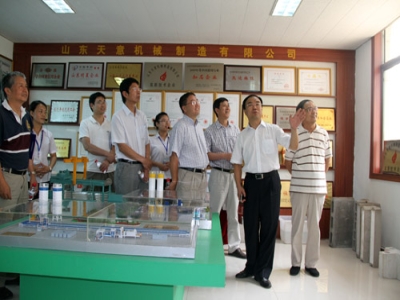 2012.7.28日山東天意兩項(xiàng)科技成果鑒定順利通過，北京領(lǐng)導(dǎo)專家，到我公司參觀指導(dǎo)