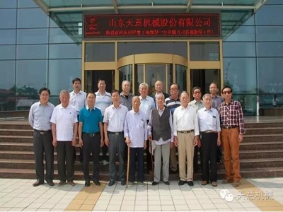 兗州區(qū)委常委、組織部長徐繼瑞一行領(lǐng)導(dǎo)蒞臨天意參觀指導(dǎo)工作