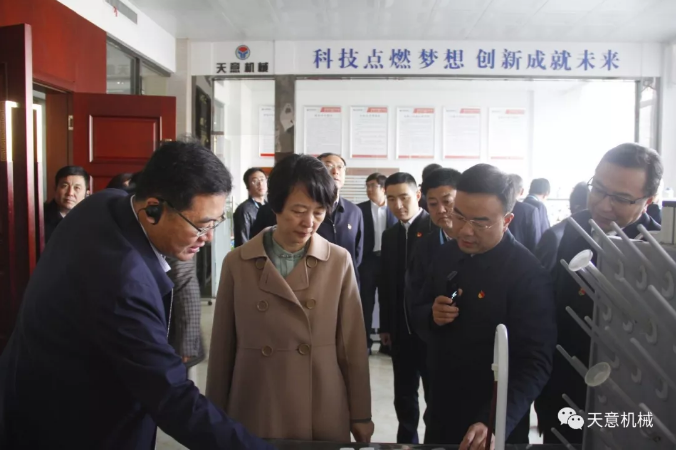濟(jì)寧市委常委、組織部部長(zhǎng)孔凡萍帶領(lǐng)全市“兩新”組織黨建工作現(xiàn)場(chǎng)觀摩團(tuán)蒞臨天意機(jī)械調(diào)研指導(dǎo)